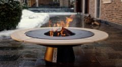 AHOS Luxusní celoroční zahradní gril Ahos Big Sphere Low + odnímatelný dřevěný stůl, průměr 145 cm