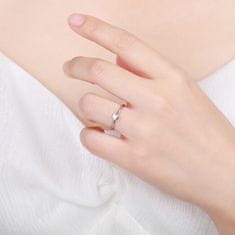 MOISS Půvabný stříbrný prsten s čirým zirkonem R00019 (Obvod 57 mm)