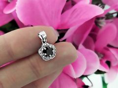 Lovrin Stříbrná sada šperků ve tvaru květin s černými kubickými zirkony náušnice a přívěsek